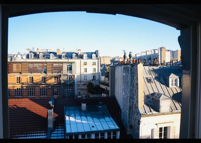 Vue Panoramique Sur Les Toits De *